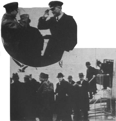 Svenska f&ouml;raren Ernst Roll (t. h.) hyllas av Aerobolagets chef ing. St&aring;hle f&ouml;r m&aring;nga &aring;rs trogen tj&auml;nst p&aring; flygrutten Stockholm - Helsingfors. De f&ouml;rsta flygpassagerarna p&aring; Tattarmossen. De n&auml;rmast st&aring;ende &auml;ro svenska journalister, som medf&ouml;ljde i g&aring;r till Helsingfors och genast &aring;terv&auml;nde till Stockholm.  