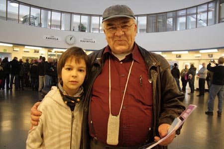 Seppo Iiskola ja pojanpoika Ville. Kuva: Riitta Luhtala