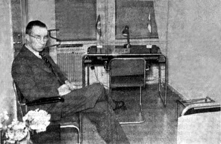 Lentokent&auml;n �matkailuhotellin� uusasiallisesti kalustettu matkustajahuone. (HS 31.8.1938)