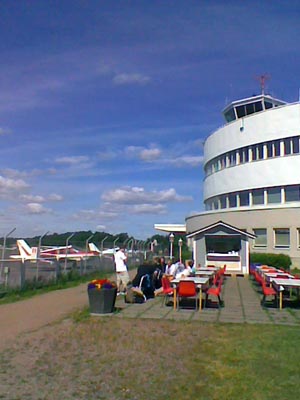 Enjoying a patio bar and light air traffic much closer to each other than this is hardly possible!