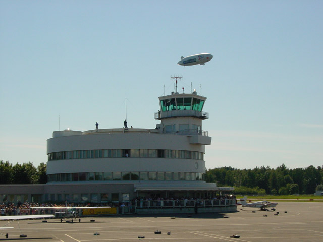The viewing balconies and terraces of historic Malmi Airport were swarming with spectators as the Zeppelin